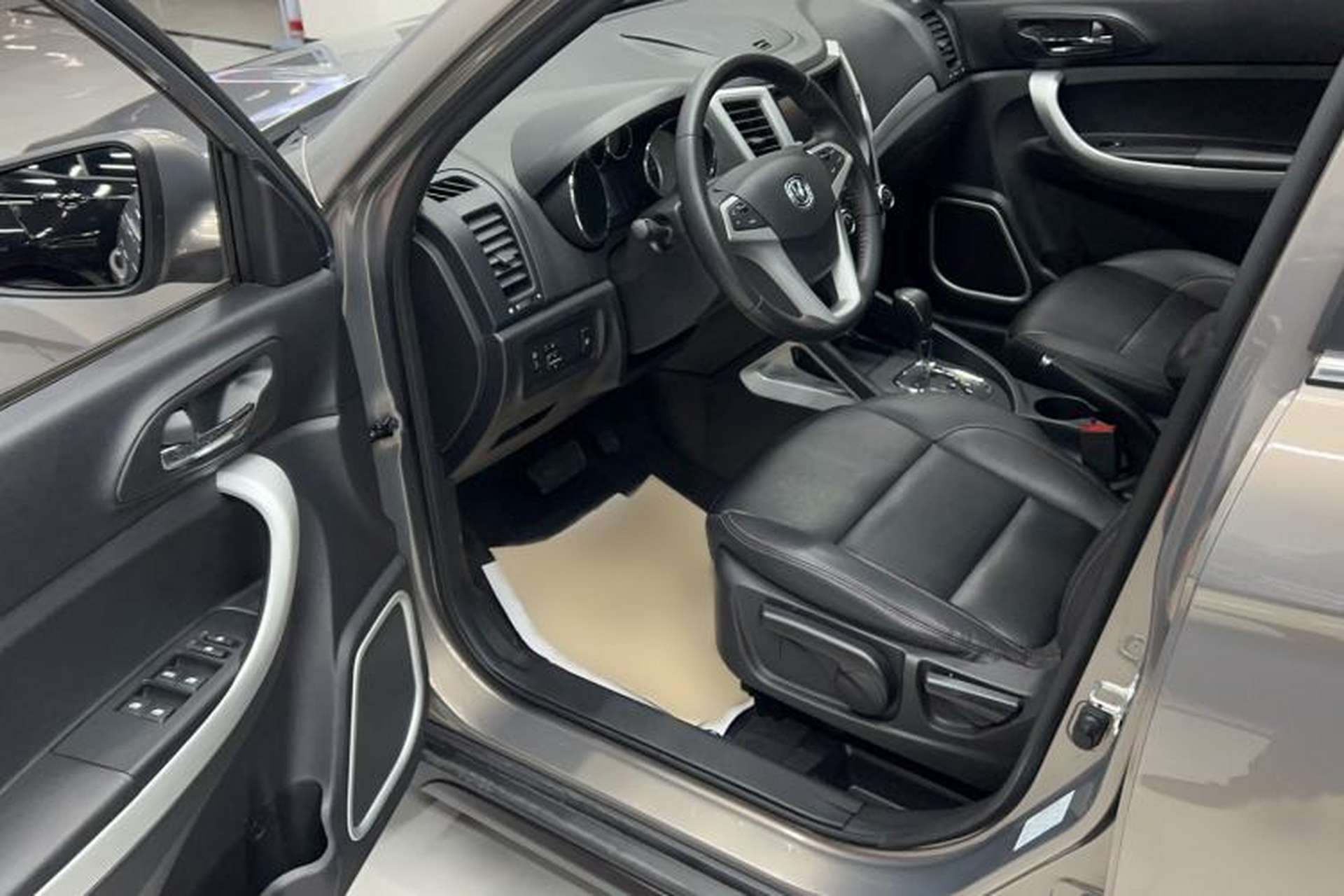 Used CHANGAN CS35 2016 1.6L Automatic Luxury Model China V Standard Driver Seat