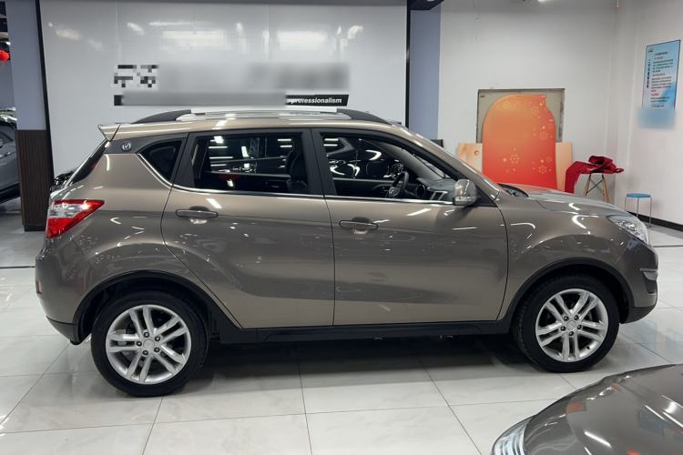 Used CHANGAN CS35 2016 1.6L Automatic Luxury Model China V Standard Exterior 1