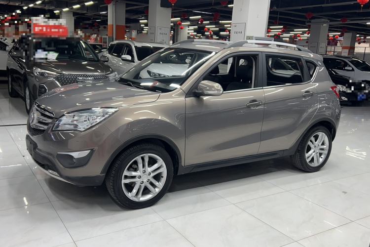 Used CHANGAN CS35 2016 1.6L Automatic Luxury Model China V Standard Exterior 2
