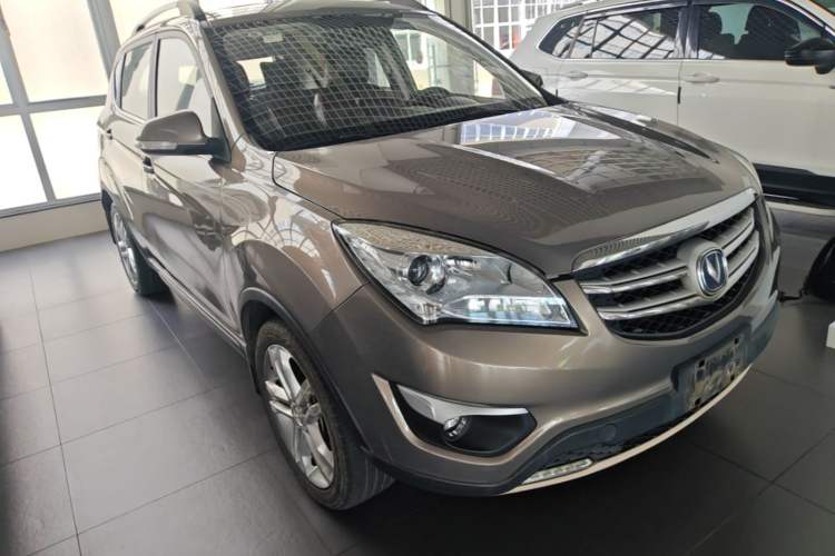 Used CHANGAN CS35 2016 1.6L Automatic Luxury Model China IV Standard Front Right 45 Deg