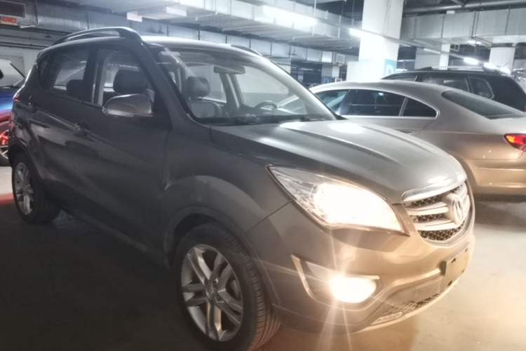 Used CHANGAN CS35 2016 1.6L Automatic Luxury Model China V Standard Front Right 45 Deg