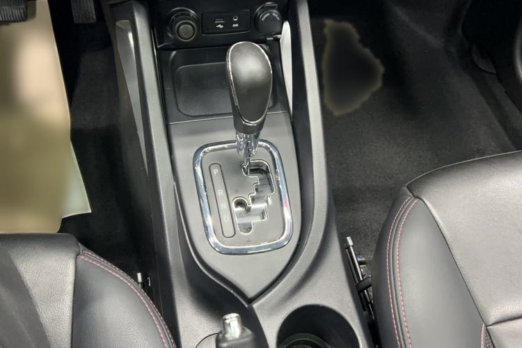 Used CHANGAN CS35 2016 1.6L Automatic Luxury Model China V Standard Gear Lever