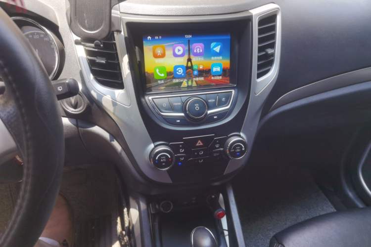 Used CHANGAN CS35 2016 1.6L Automatic Luxury Model China V Standard Audio And AC Panel
