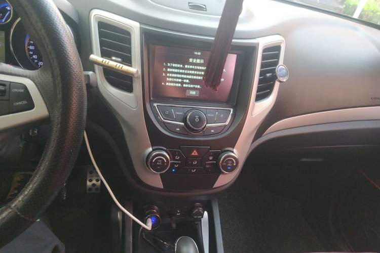 Used CHANGAN CS35 2016 1.6L Automatic Luxury Model China V Standard Audio And AC Panel