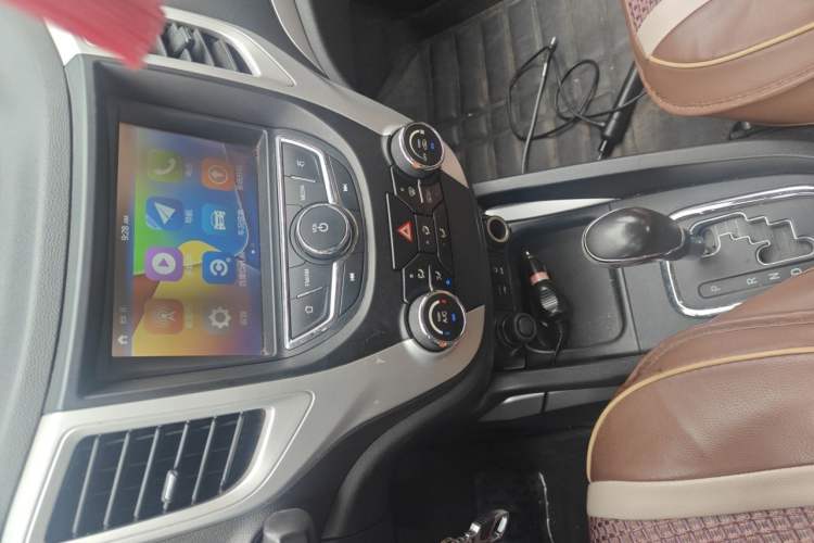 Used CHANGAN CS35 2016 1.6L Automatic Luxury Model China V Standard Audio And AC Panel