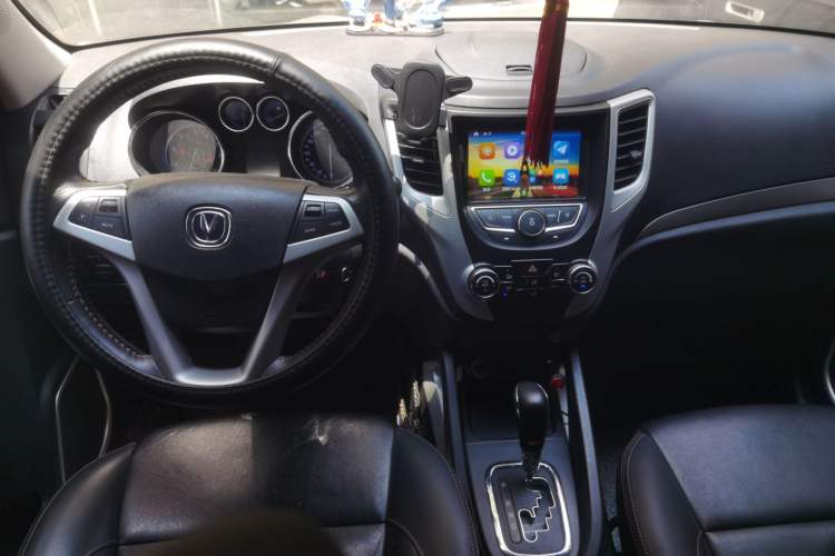 Used CHANGAN CS35 2016 1.6L Automatic Luxury Model China V Standard Center Console