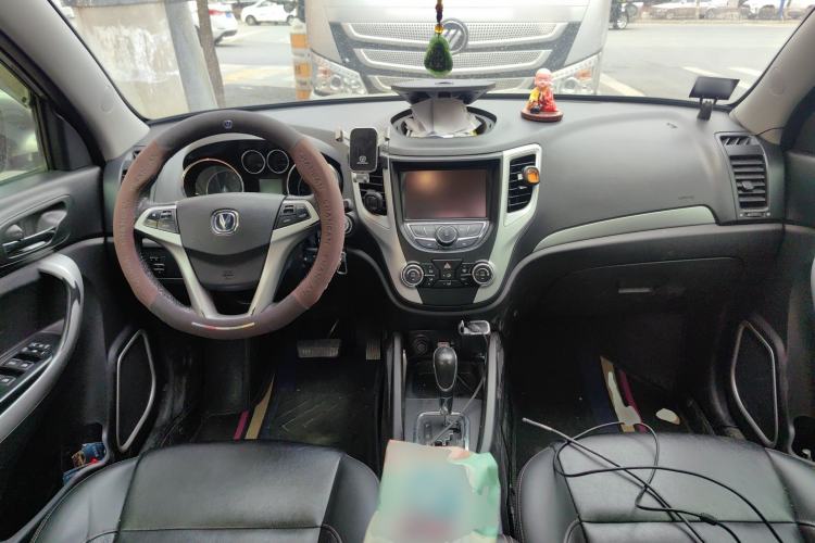 Used CHANGAN CS35 2016 1.6L Automatic Luxury Model China V Standard Center Console