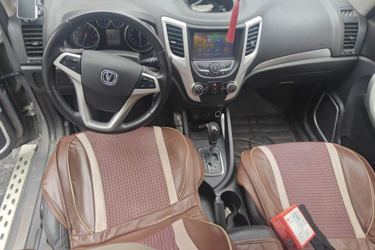 Used CHANGAN CS35 2016 1.6L Automatic Luxury Model China V Standard Center Console
