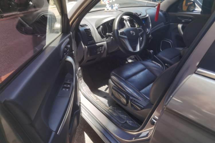 Used CHANGAN CS35 2016 1.6L Automatic Luxury Model China V Standard Driver Seat