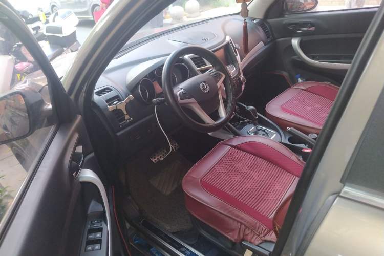 Used CHANGAN CS35 2016 1.6L Automatic Luxury Model China V Standard Driver Seat