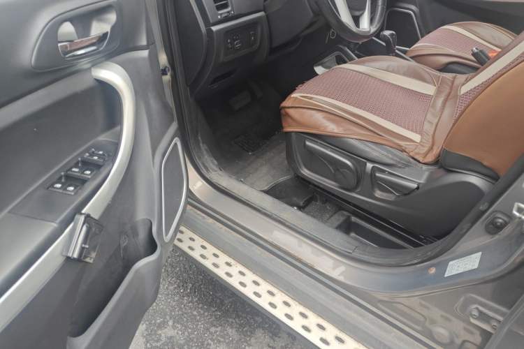 Used CHANGAN CS35 2016 1.6L Automatic Luxury Model China V Standard Driver Seat