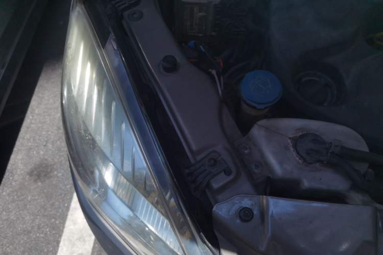 Used CHANGAN CS35 2016 1.6L Automatic Luxury Model China V Standard Engine Bay Right
