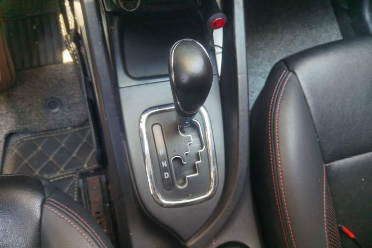 Used CHANGAN CS35 2016 1.6L Automatic Luxury Model China V Standard Gear Lever
