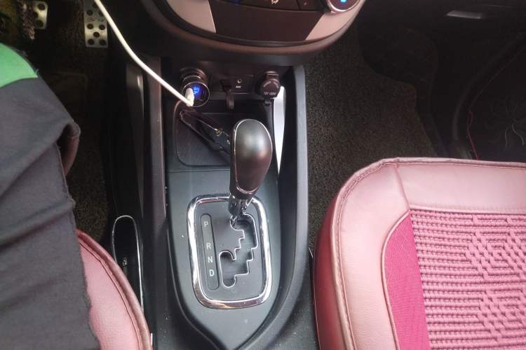 Used CHANGAN CS35 2016 1.6L Automatic Luxury Model China V Standard Gear Lever