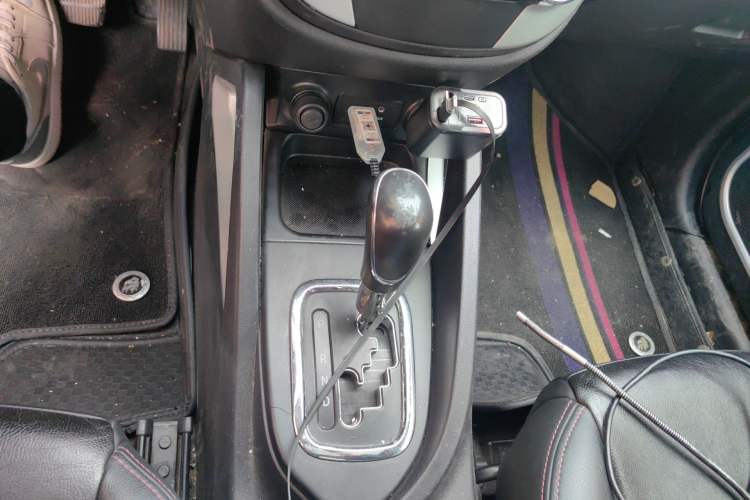 Used CHANGAN CS35 2016 1.6L Automatic Luxury Model China V Standard Gear Lever
