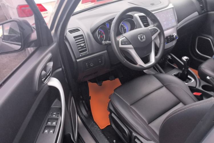 Used CHANGAN CS35 2016 1.6L Manual Luxury Model China IV Standard Interior 3