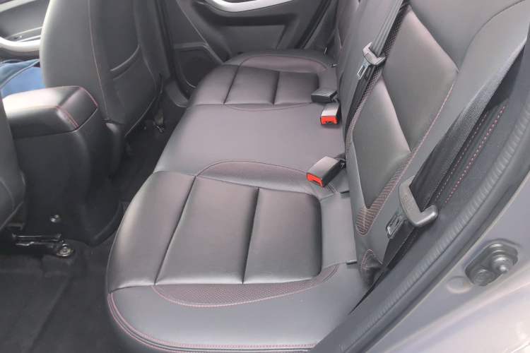 Used CHANGAN CS35 2016 1.6L Manual Luxury Model China IV Standard Interior 4