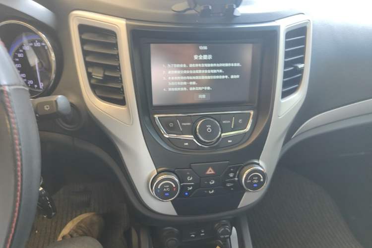 Used CHANGAN CS35 2016 1.6L Manual Luxury Model China V Standard Audio And AC Panel