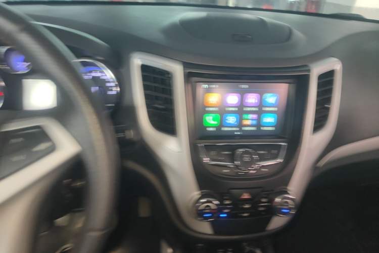 Used CHANGAN CS35 2016 1.6L Manual Luxury Model China V Standard Audio And AC Panel