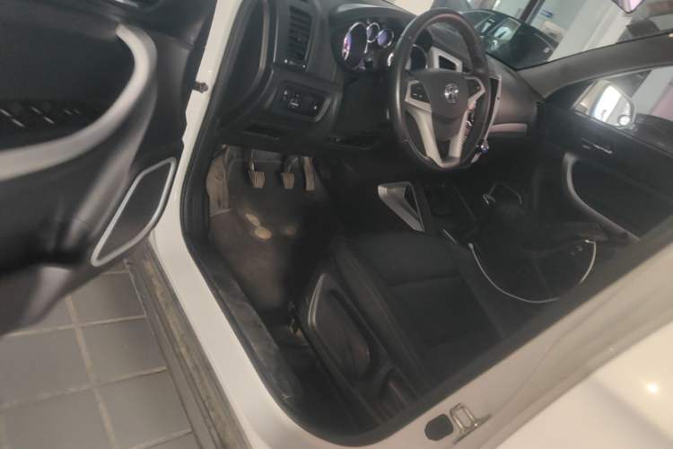 Used CHANGAN CS35 2016 1.6L Manual Luxury Model China V Standard Driver Seat