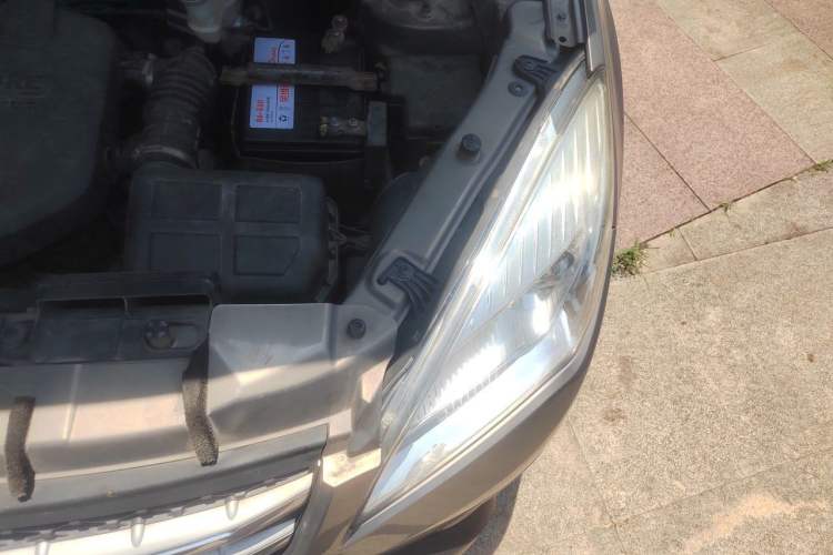 Used CHANGAN CS35 2016 1.6L Automatic Luxury Model China IV Standard Engine Bay Left