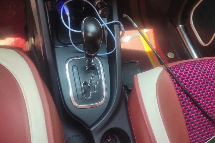 Used CHANGAN CS35 2016 1.6L Automatic Luxury Model China IV Standard Gear Lever