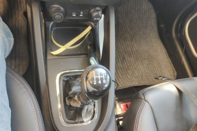 Used CHANGAN CS35 2016 1.6L Manual Luxury Model China V Standard Gear Lever