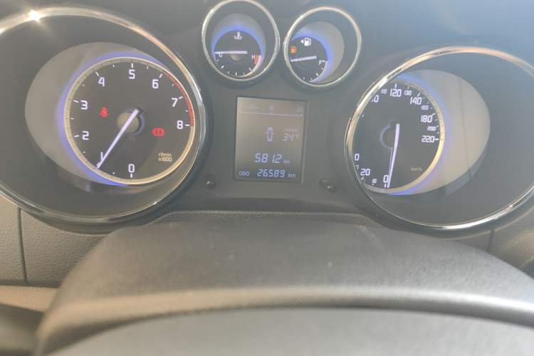 Used CHANGAN CS35 2016 1.6L Manual Luxury Model China V Standard Odometer Close Up