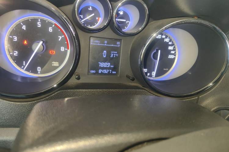 Used CHANGAN CS35 2016 1.6L Manual Luxury Model China V Standard Odometer Close Up