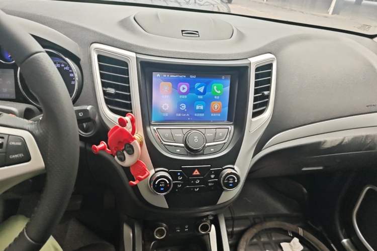 Used CHANGAN CS35 2016 1.6L Automatic Luxury Model China V Standard Audio And AC Panel