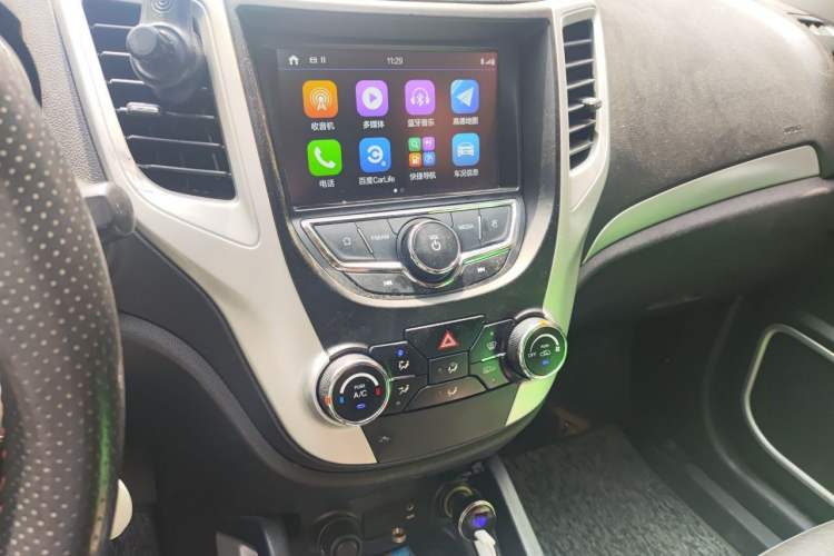Used CHANGAN CS35 2016 1.6L Automatic Luxury Model China IV Standard Audio And AC Panel