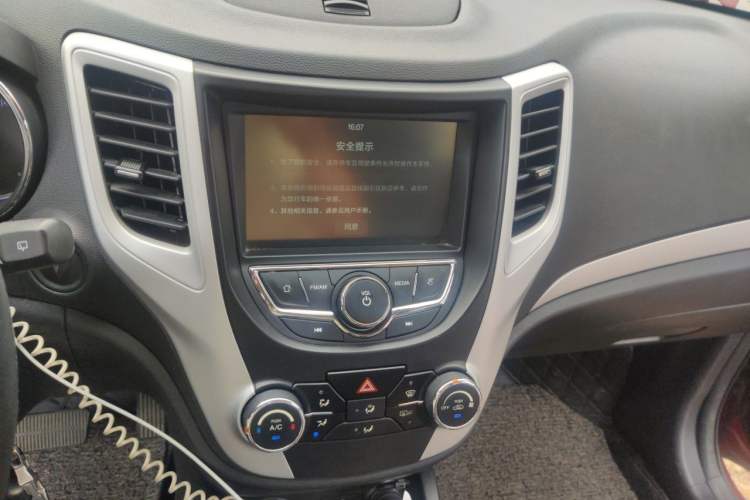 Used CHANGAN CS35 2016 1.6L Automatic Luxury Model China IV Standard Audio And AC Panel
