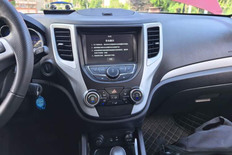 Used CHANGAN CS35 2016 1.6L Automatic Luxury Model China IV Standard Audio And AC Panel