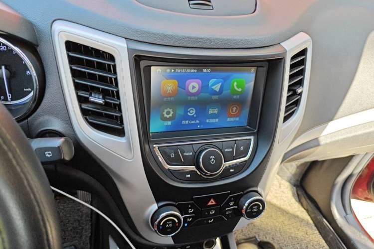 Used CHANGAN CS35 2016 1.6L Automatic Luxury Model China IV Standard Audio And AC Panel