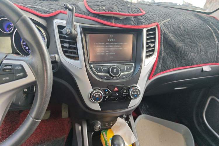 Used CHANGAN CS35 2016 1.6L Automatic Luxury Model China V Standard Audio And AC Panel