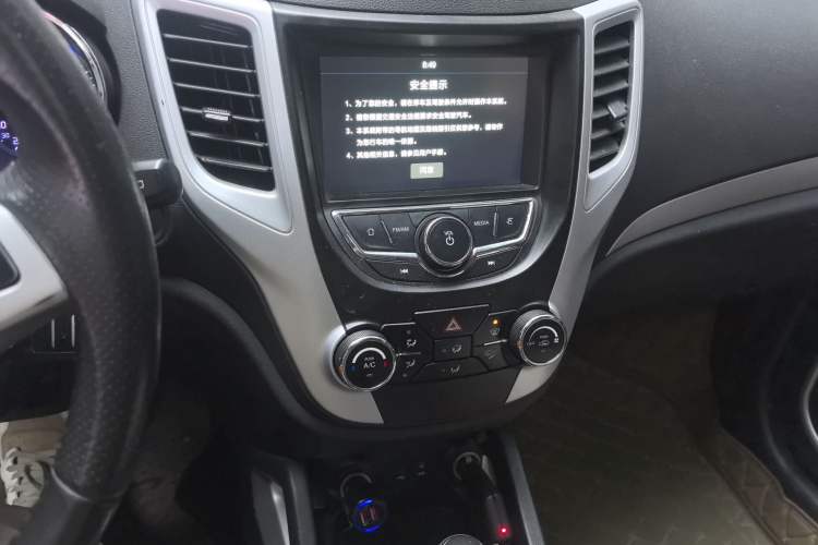 Used CHANGAN CS35 2016 1.6L Automatic Luxury Model China V Standard Audio And AC Panel