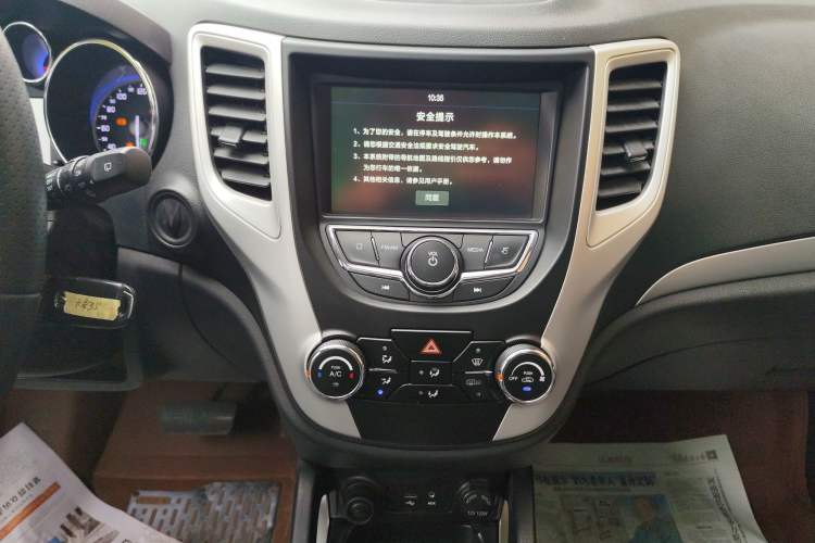 Used CHANGAN CS35 2016 1.6L Automatic Luxury Model China IV Standard Audio And AC Panel