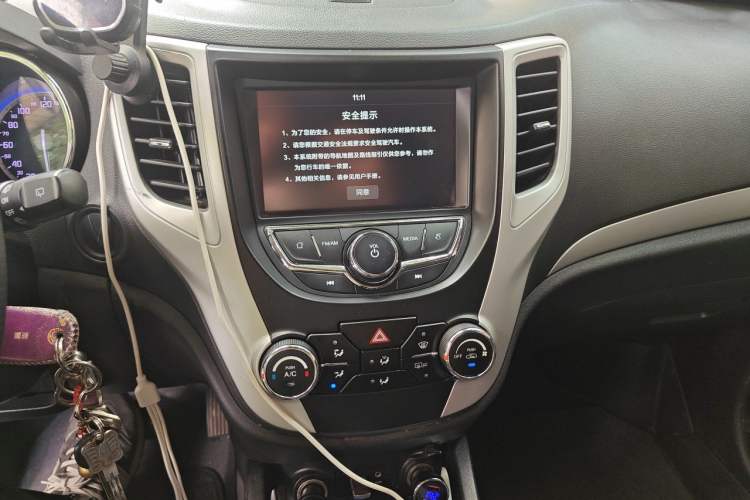 Used CHANGAN CS35 2016 1.6L Automatic Luxury Model China IV Standard Audio And AC Panel