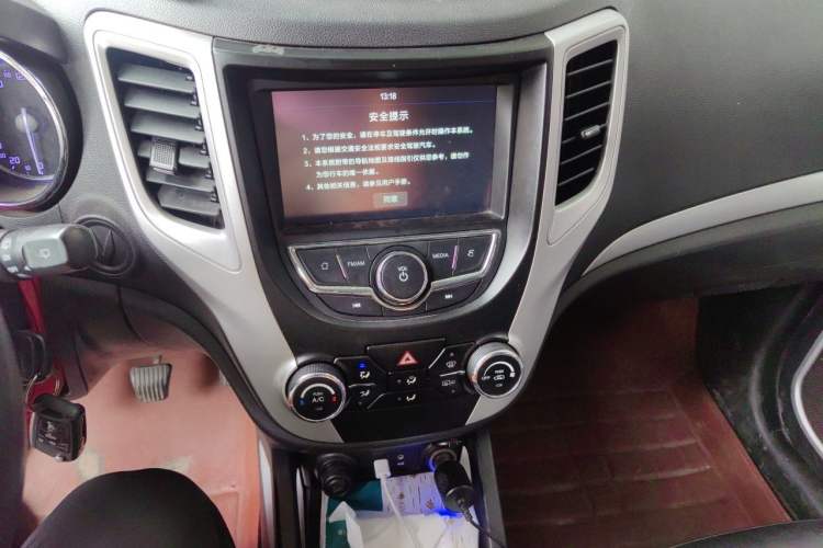 Used CHANGAN CS35 2016 1.6L Manual Luxury Model China IV Standard Audio And AC Panel