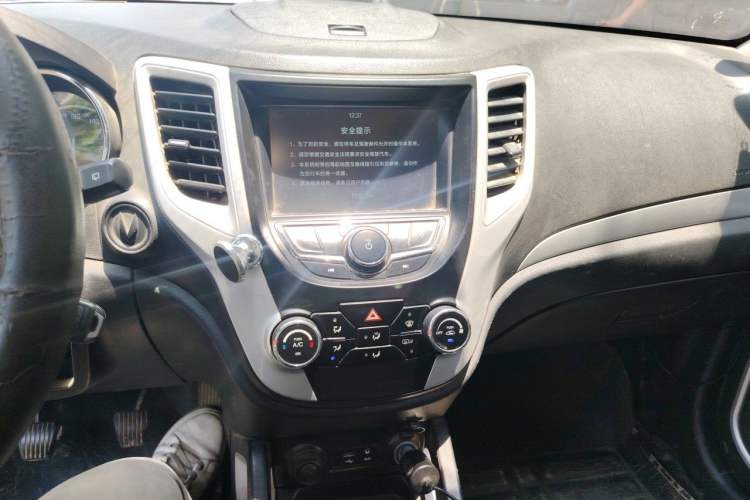Used CHANGAN CS35 2016 1.6L Manual Luxury Model China IV Standard Audio And AC Panel