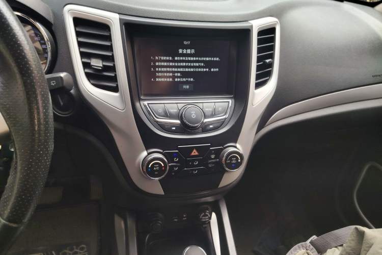 Used CHANGAN CS35 2016 1.6L Automatic Luxury Model China V Standard Audio And AC Panel