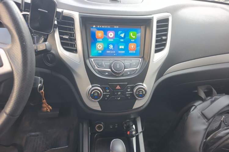 Used CHANGAN CS35 2016 1.6L Automatic Luxury Model China V Standard Audio And AC Panel