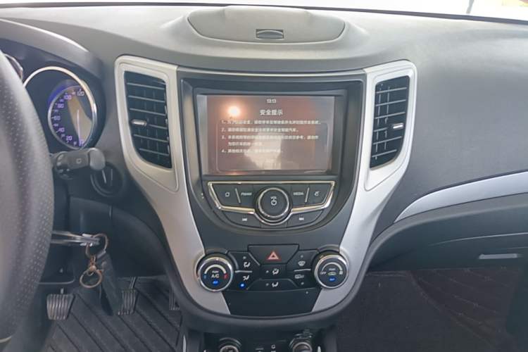 Used CHANGAN CS35 2016 1.6L Manual Luxury Model China V Standard Audio And AC Panel
