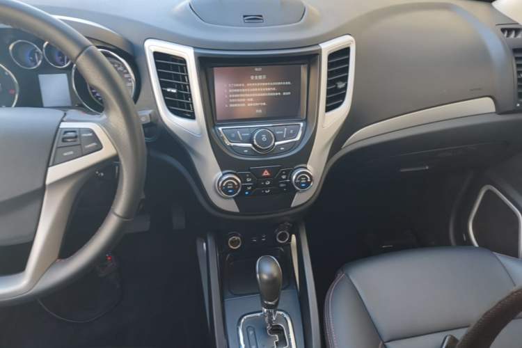 Used CHANGAN CS35 2016 1.6L Automatic Luxury Model China V Standard Audio And AC Panel