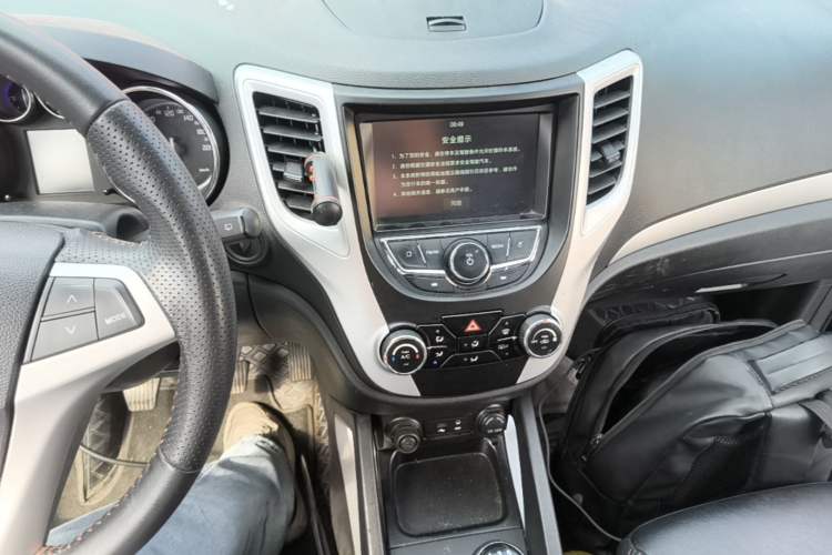 Used CHANGAN CS35 2016 1.6L Manual Luxury Model China IV Standard Audio And AC Panel