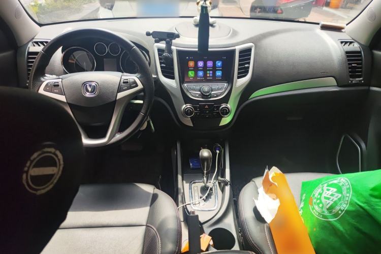Used CHANGAN CS35 2016 1.6L Automatic Luxury Model China IV Standard Center Console