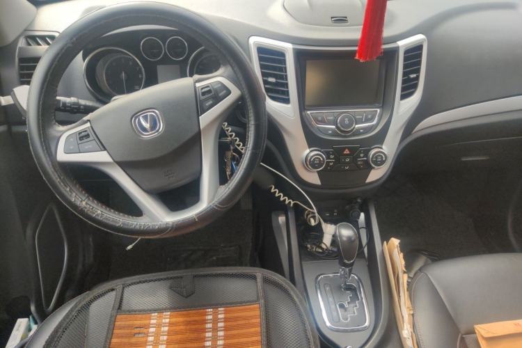 Used CHANGAN CS35 2016 1.6L Automatic Luxury Model China IV Standard Center Console