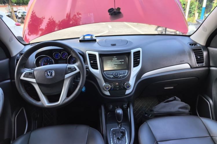 Used CHANGAN CS35 2016 1.6L Automatic Luxury Model China IV Standard Center Console