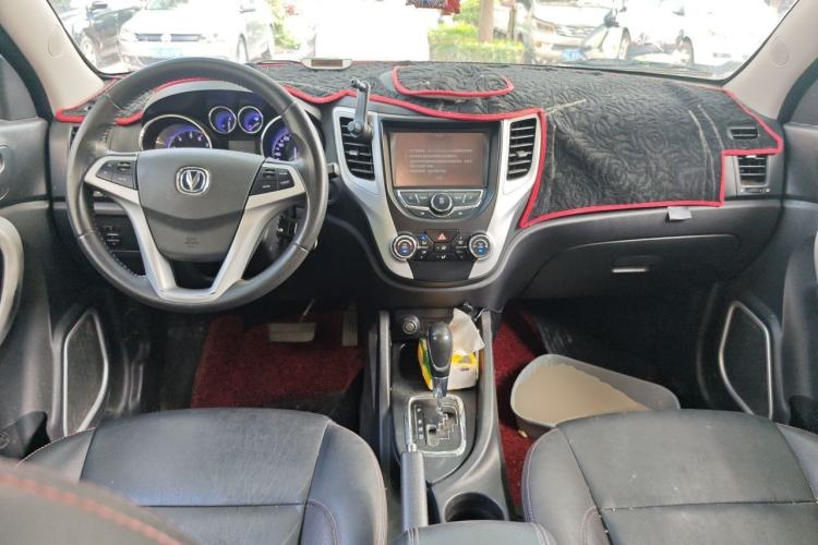 Used CHANGAN CS35 2016 1.6L Automatic Luxury Model China V Standard Center Console