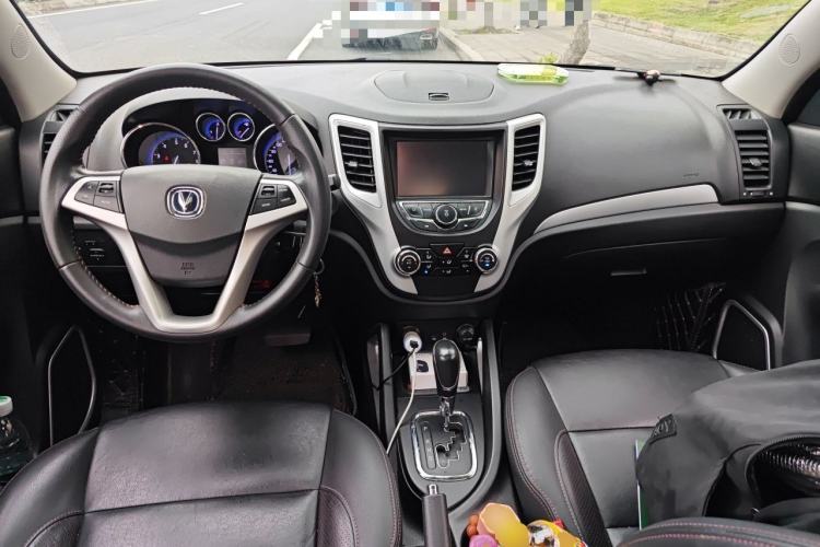 Used CHANGAN CS35 2016 1.6L Automatic Luxury Model China IV Standard Center Console